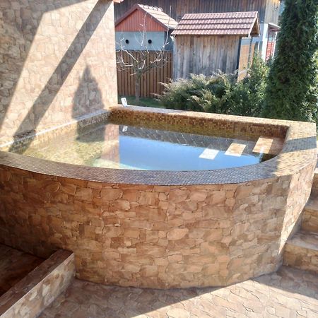 Timi Kulcsoshaz Otel Lăzarea Dış mekan fotoğraf