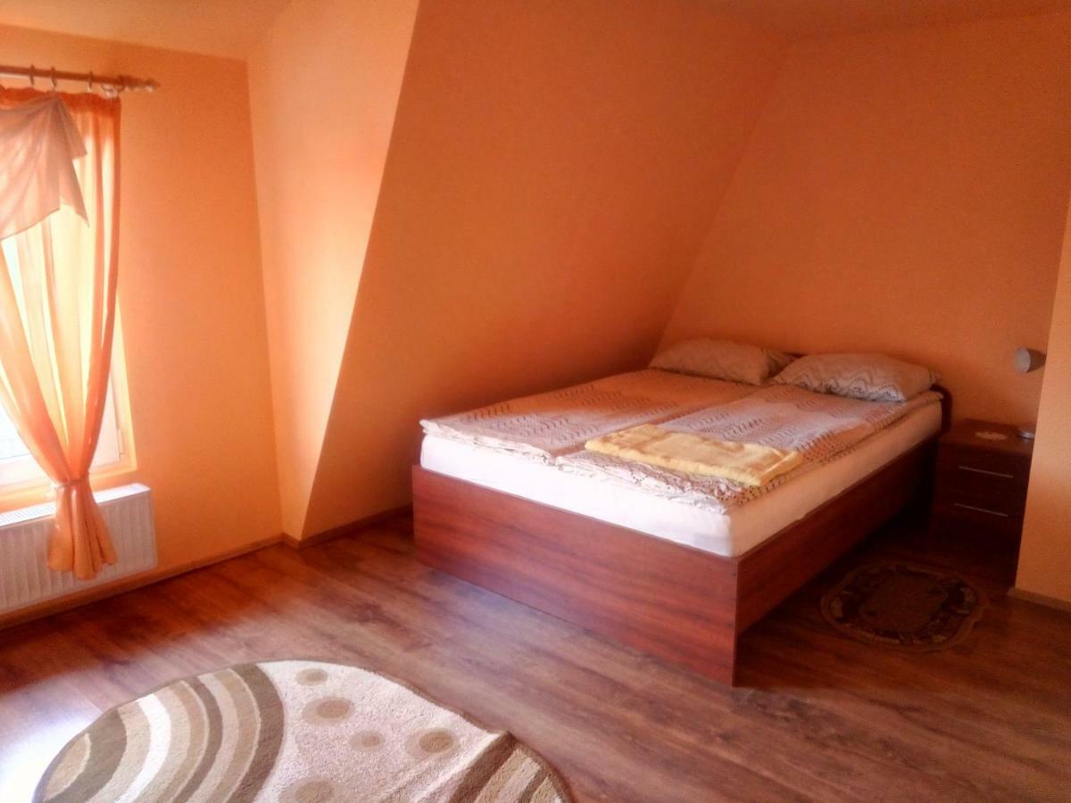Timi Kulcsoshaz Otel Lăzarea Dış mekan fotoğraf